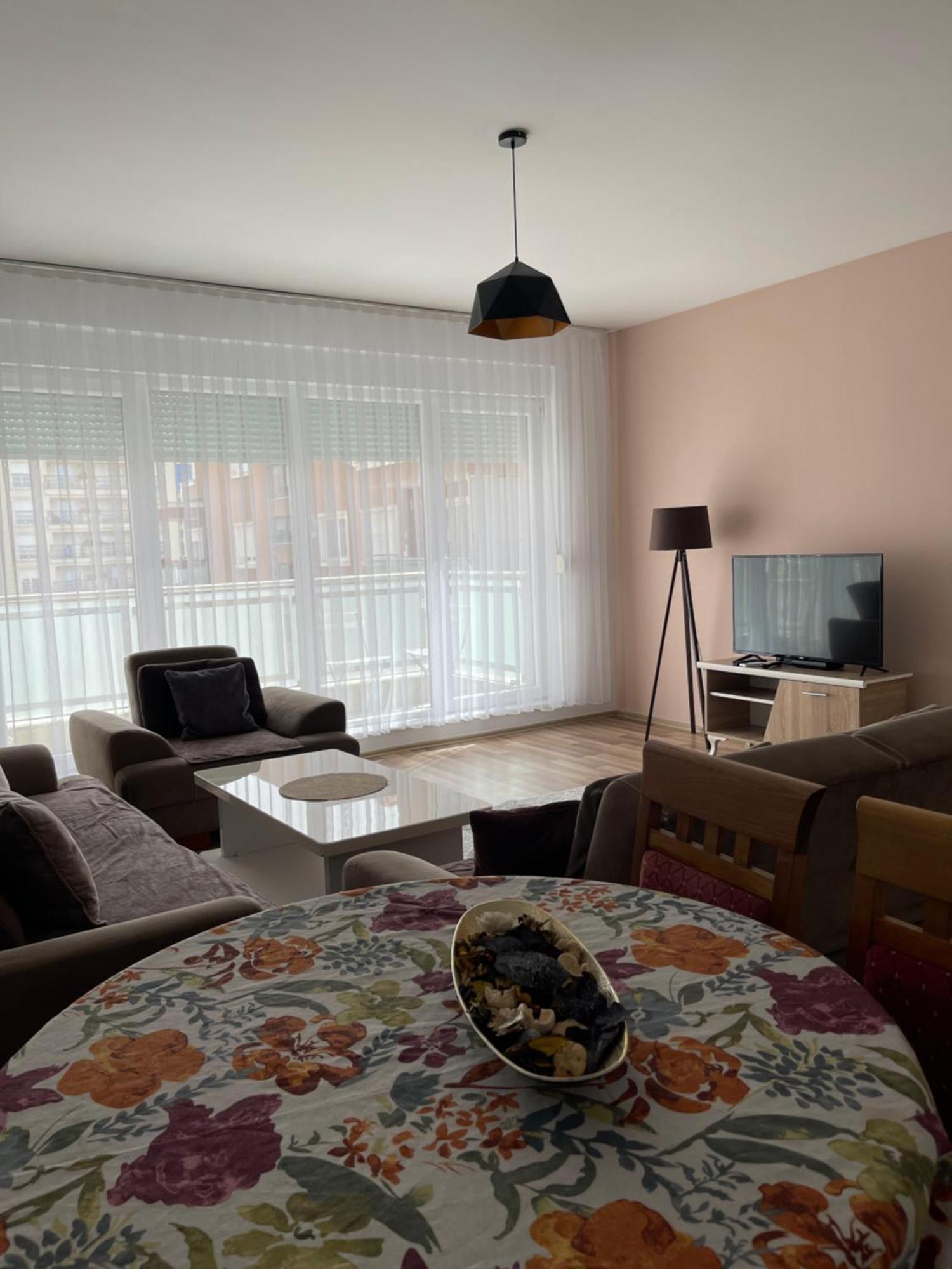 Entire Apartment - Near The Center Пристина Екстериор снимка